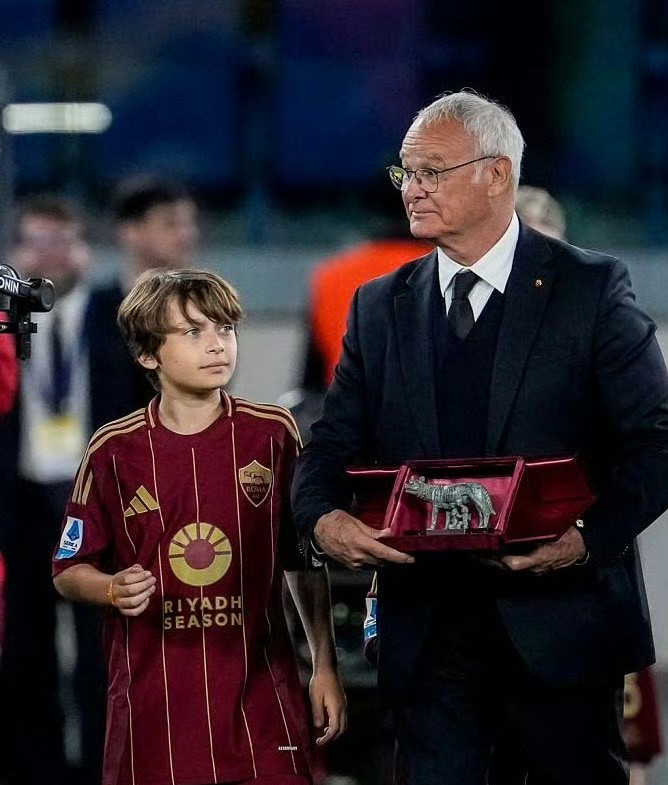 九游体育-阿扎伦卡个人资料