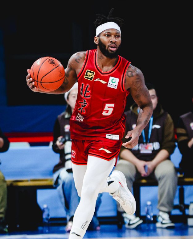 九游体育官网-浓眉哥迎来二十赛季出色发挥，拜仁观众热烈欢呼！比赛高潮迭起的简单介绍