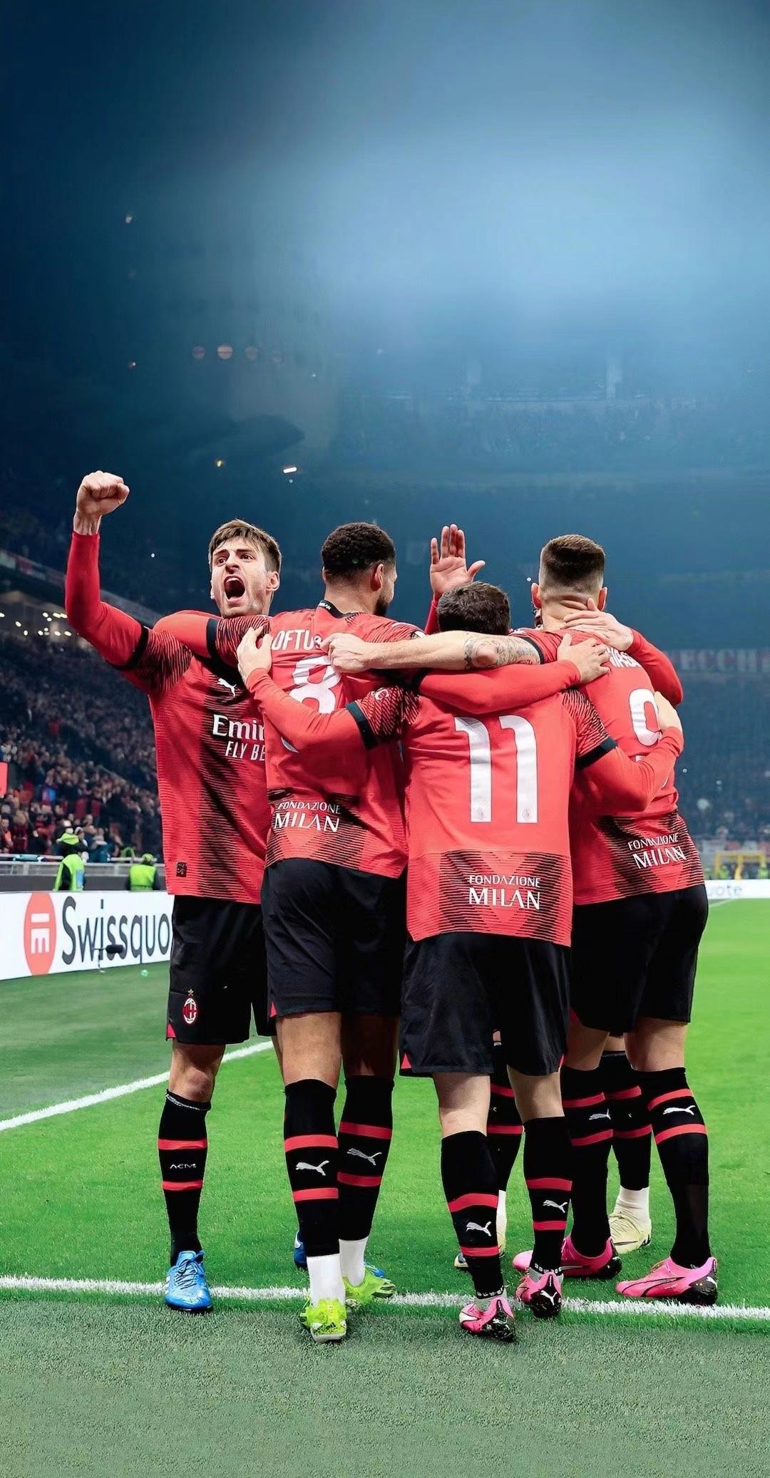 九游体育下载-AC米兰训练开放日，今晚战术微调引欢呼，欧冠在即，纪律约束更严格