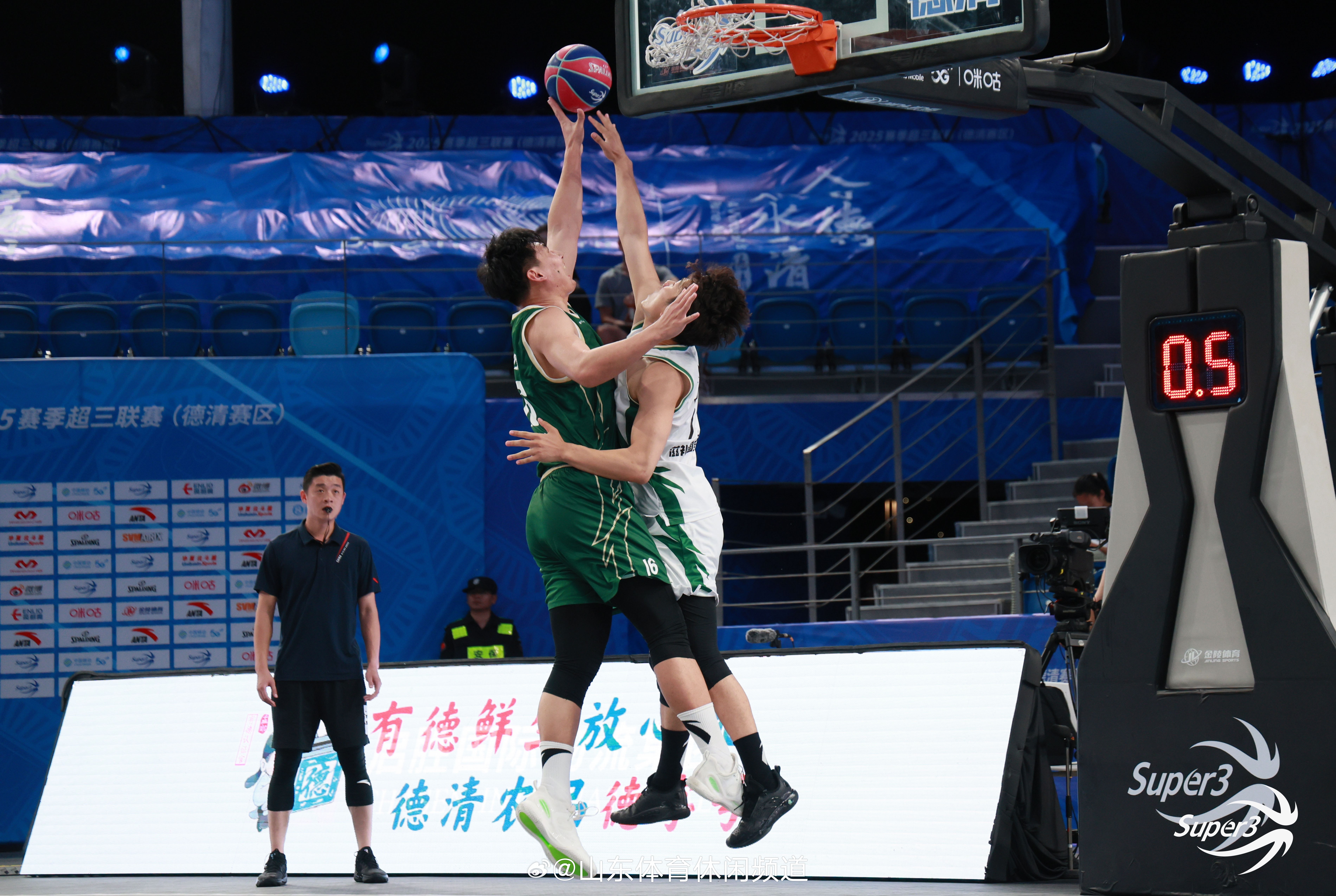 九游体育下载-山东男篮迎意甲关键赛，加时末段豪取连胜，引发热议，轮换策略成焦点(山东男篮对深圳加时赛)