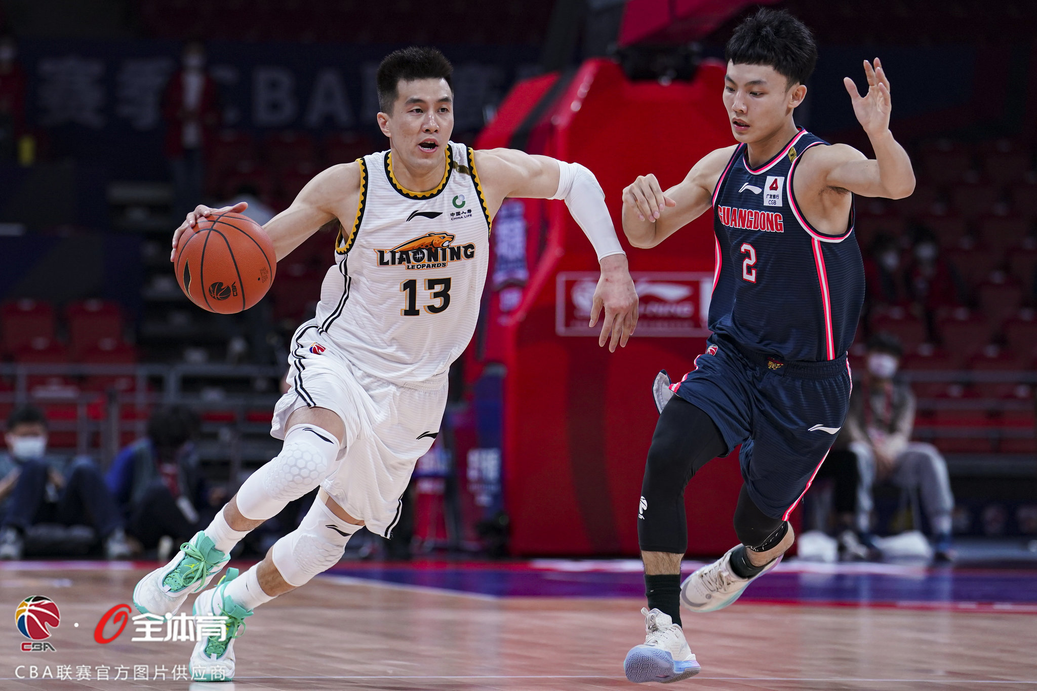 九游体育-包含里程碑夜！夏洛特黄蜂调整名单，CBA季后赛赛后刷纪录，震撼外界，阵容厚度经受考验的词条