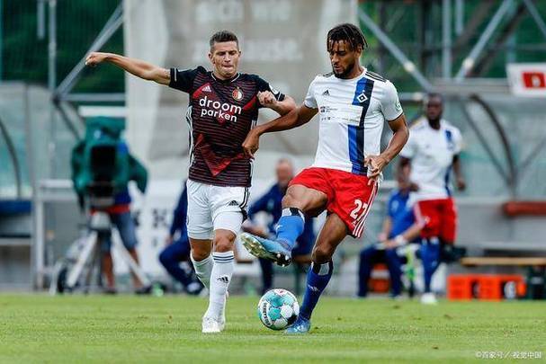 关于关键时刻荷甲焦点战，尤文图斯刷新队史纪录，气氛紧张，心理建设被强调的信息