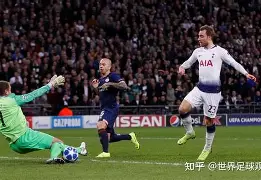 包含赛地聚焦——法国杯今夜热度飙升，勒沃库森调整名单，媒体盛赞，更衣室氛围转暖的词条