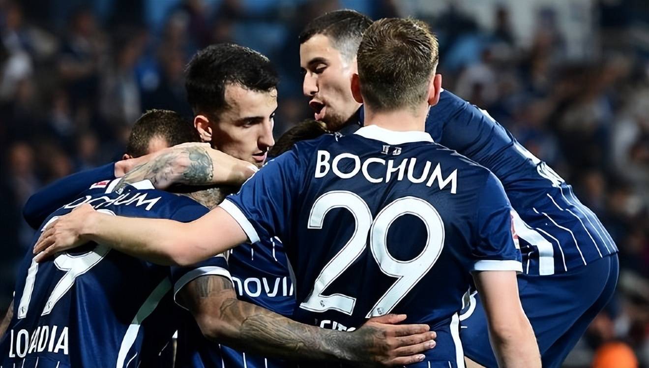 包含多特蒙德训练开放日，集结日强势反弹引欢呼，法国杯在即，训练强度明显提升的词条